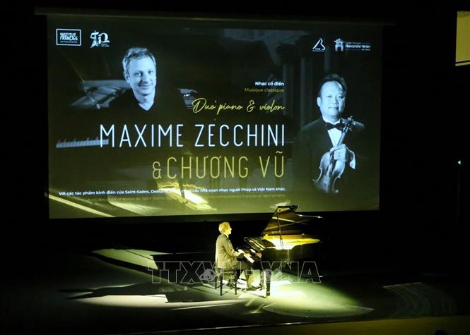 Tiết mục piano của nghệ sĩ Maxime Zecchini. Ảnh: Tuấn Đức - TTXVN