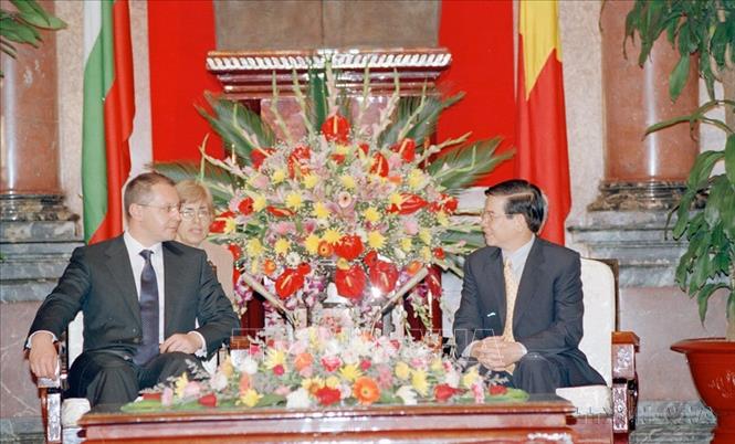Chủ tịch nước Nguyễn Minh Triết tiếp Thủ tướng Bulgaria Sergey Dmitrievich Stanishev thăm chính thức Việt Nam (Hà Nội, 23/11/2006). Ảnh: Nhan Sáng - TTXVN