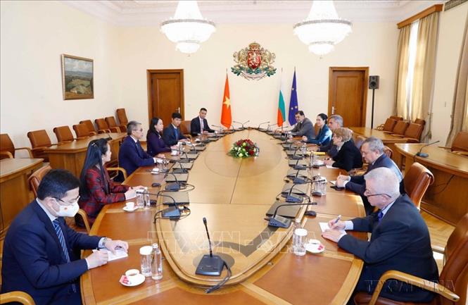 Phó Chủ tịch nước Võ Thị Ánh Xuân hội kiến Quyền Thủ tướng Stefan Yanev trong chuyến thăm chính thức Bulgaria, tháng 10/2021. Ảnh: Phương Hoa - TTXVN