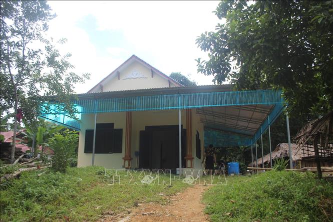 Năm 2023, thực hiện chương trình, gia đình bà Lê Thị Long, Thị trấn Lang Chánh, huyện Lang Chánh được Nhà nước hỗ trợ 50 triệu đồng để xây dựng ngôi nhà mới khang trang. Ảnh: Khiếu Tư - TTXVN