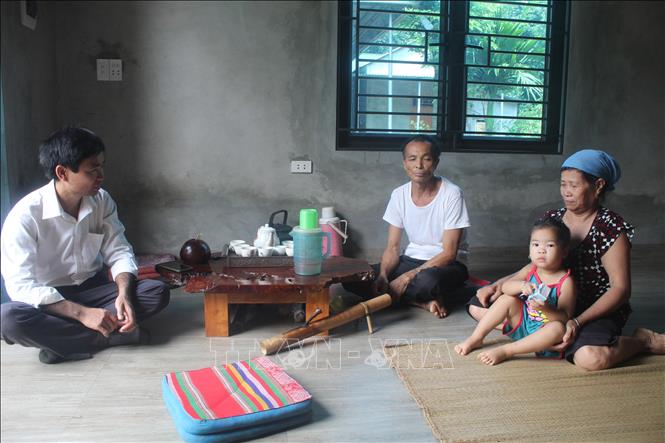 Năm 2022, gia đình ông Cao Văn Uỳnh, bản Đông Tâm, xã Phú Nghiêm, huyện Quan Hoá được Nhà nước hỗ trợ 50 triệu làm nhà, đến nay, cuộc sống của gia đình ông trong căn nhà mới đã đi vào ổn định. Ảnh: Khiếu Tư - TTXVN