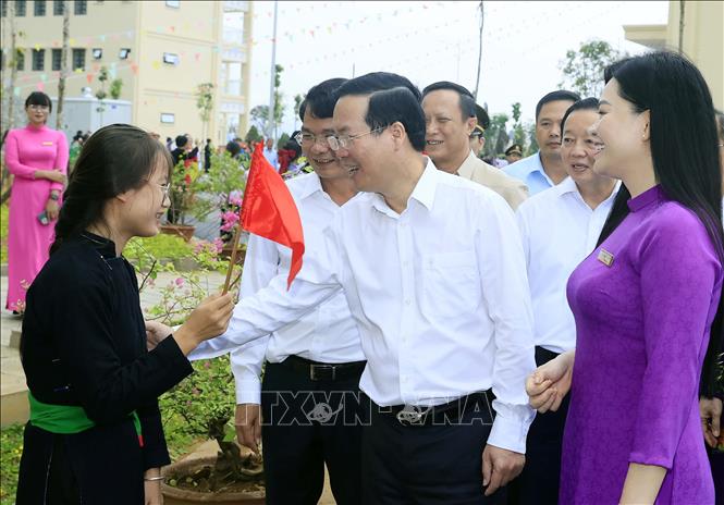 Chủ tịch nước Võ Văn Thưởng thăm Trường THPT Dân tộc Nội trú tỉnh Lào Cai. Ảnh: Thống Nhất – TTXVN