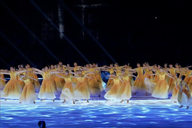 Màn trình diễn nghệ thuật tại lễ khai mạc ASIAD 19. Ảnh: Hoàng Linh-TTXVN