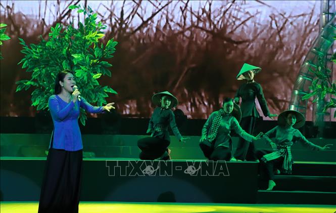 Một tiết mục đặc sắc tại chương trình. Ảnh: Thu Hương - TTXVN