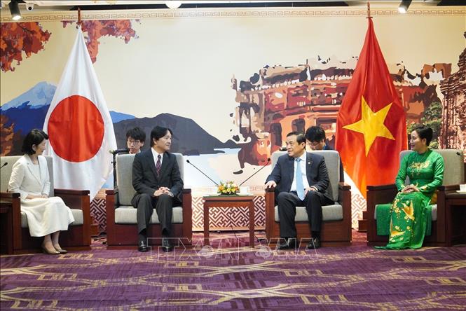Japan's Crown Prince Akishino and Crown Princess Kiko pay a courtesy visit to Secretary of the Provincial Party Committee of Quang Nam Phan Viet Cuong. VNA Photo: Đoàn Hữu Trung 