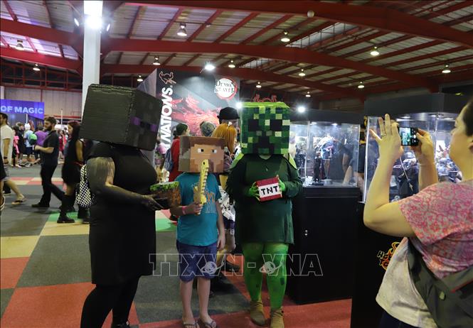 Tại Comic Con Africa 2023, những người xa lạ tình cờ gặp nhau vì có chung niềm yêu thích về những nhân vật truyện tranh, hoạt hình hay trò chơi điện tử. Ảnh: Hồng Minh - Pv TTXVN tại Nam Phi