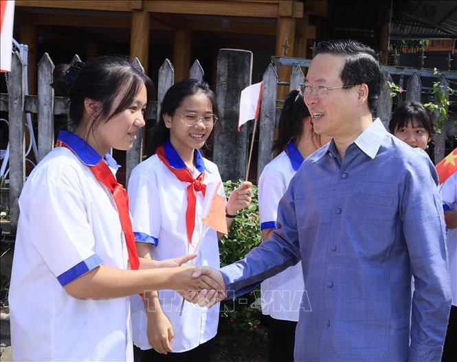 Chủ tịch nước Võ Văn Thưởng với nhân dân tại thôn Tân Lập xã Tân Trào, huyện Sơn Dương, tỉnh Tuyên Quang. Ảnh: Thống Nhất – TTXVN
