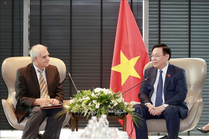 Chủ tịch Quốc hội Vương Đình Huệ tiếp Chủ tịch Hội hữu nghị Bulgaria - Việt Nam Simeon Dimchev. Ảnh: Doãn Tấn - TTXVN