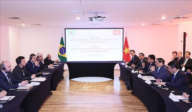 Thủ tướng Phạm Minh Chính toạ đàm với các doanh nghiệp Brazil. Ảnh: Dương Giang-TTXVN

