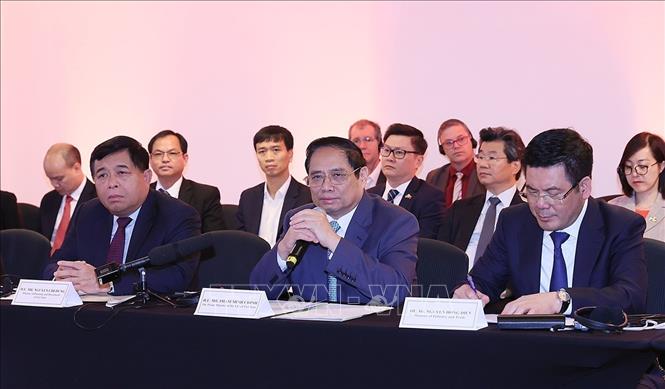 Thủ tướng Phạm Minh Chính toạ đàm với các doanh nghiệp Brazil. Ảnh: Dương Giang-TTXVN
