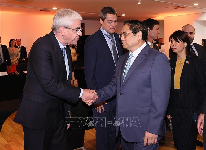 Thủ tướng Phạm Minh Chính với đại diện các doanh nghiệp Brazil. Ảnh: Dương Giang-TTXVN
