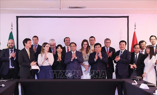 Thủ tướng Phạm Minh Chính với đại diện các doanh nghiệp Brazil. Ảnh: Dương Giang-TTXVN
