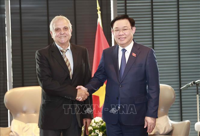 Chủ tịch Quốc hội Vương Đình Huệ tiếp Chủ tịch Hội hữu nghị Bulgaria - Việt Nam Simeon Dimchev. Ảnh: Doãn Tấn - TTXVN