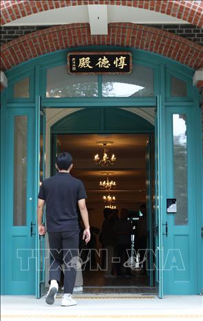 Lối vào Điện Dondeokjeon - một công trình lịch sử theo phong cách phương Tây trong Cung điện Deoksu tại Seoul, Hàn Quốc ngày 25/9/2023. Ảnh: Yonhap/TTXVN