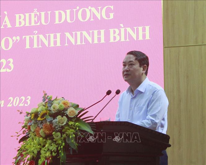 Phó Bí thư Thường trực Tỉnh ủy, Chủ tịch HĐND tỉnh Ninh Bình Mai Văn Tuất phát biểu tại hội nghị. Ảnh: Thùy Dung - TTXVN