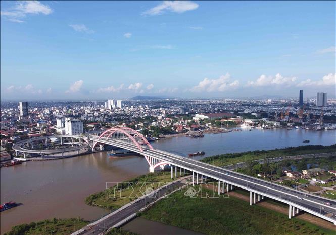 Tổng mức đầu tư của công trình cầu Hoàng Văn Thụ là 2.173 tỷ đồng từ nguồn ngân sách Thành phố. Ảnh: Vũ Sinh - TTXVN