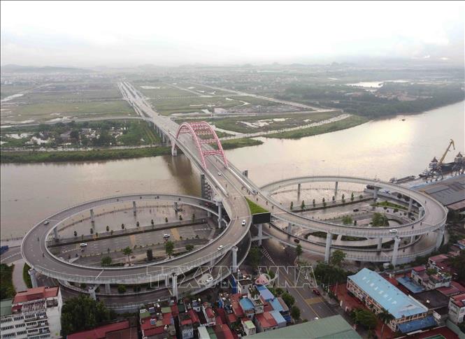 Cầu Hoàng Văn Thụ hoàn toàn do Việt Nam thiết kế và thi công, lấy ý tưởng theo mô hình cánh chim biển. Ảnh: Vũ Sinh - TTXVN