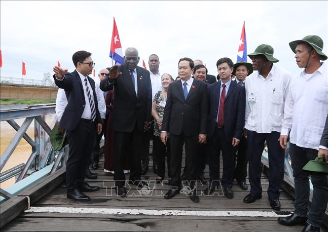 Đại biểu hai nước tới 