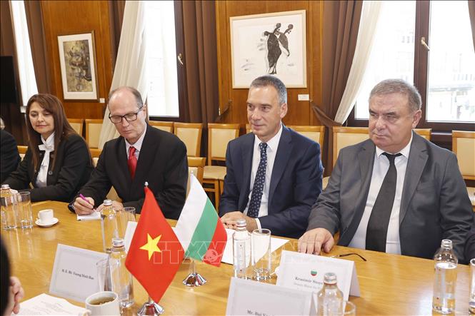 Ông Dimitar Nikolov, Thị trưởng thành phố Burgas phát biểu. Ảnh: Doãn Tấn – TTXVN