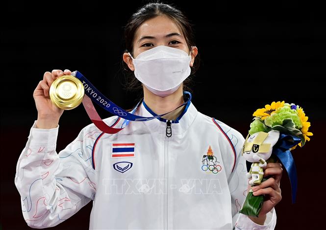 (Tư liệu) Nữ võ sĩ Thái Lan Panipak Wongpattanakit giành Huy chương Vàng Taekwondo hạng cân 49kg tại Olympic Tokyo 2020, ngày 24/7/2021. Ảnh: AFP/TTXVN