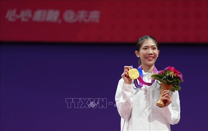 Nữ võ sĩ Thái Lan Panipak Wongpattanakit giành Huy chương Vàng Taekwondo, hạng cân 49kg, tại ASIAD 2023 ở Hàng Châu, Trung Quốc, ngày 25/9/2023. Ảnh: THX/TTXVN