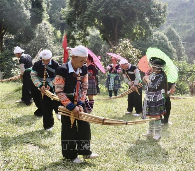 Mua khen - a type of dance that features traditional musical instrument named 