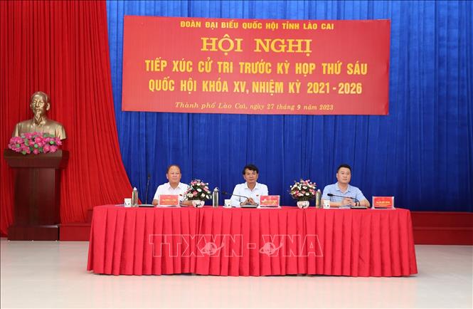Đoàn đại biểu Quốc hội tỉnh Lào Cai tại buổi tiếp xúc cử tri. Ảnh: Quốc Khánh - TTXVN