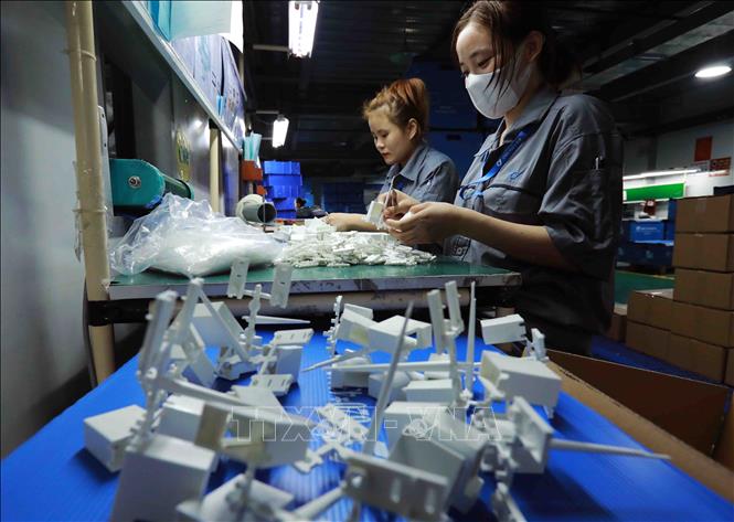 Công ty TNHH công nghệ điện tử Chee Yuen Việt Nam, 100% vốn Đài Loan (Trung Quốc) sản xuất các loại sản phẩm nhựa và linh kiện điện tử ngành máy in, hiện đang hoạt động ở khu công nghiệp An Dương, huyện An Dương có. Ảnh: Vũ Sinh - TTXVN
