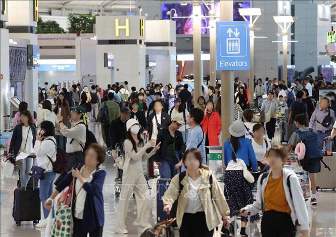 Cảnh đông đúc trước dịp Tết Trung Thu tại sân bay ở Seoul, Hàn Quốc, ngày 26/9. Ảnh:  YONHAP/TTXVN