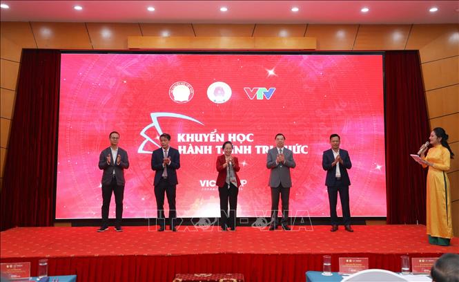 Đại biểu tại lễ ra mắt chương trình truyền hình “Khuyến học - Hành trình tri thức”. Ảnh: Thanh Tùng - TTXVN