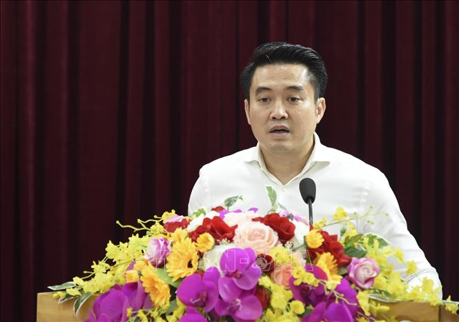  Ông Trần Anh Tuấn, Vụ trưởng Vụ Tổ chức cán bộ Ngân hàng Nhà nước Việt Nam phát biểu tại buổi lễ. Ảnh: Xuân Tư – TTXVN