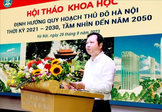 Viện trưởng Viện Nghiên cứu phát triển Kinh tế - Xã hội Hà Nội Lê Ngọc Anh phát biểu khai mạc hội thảo. Ảnh: TTXVN phát