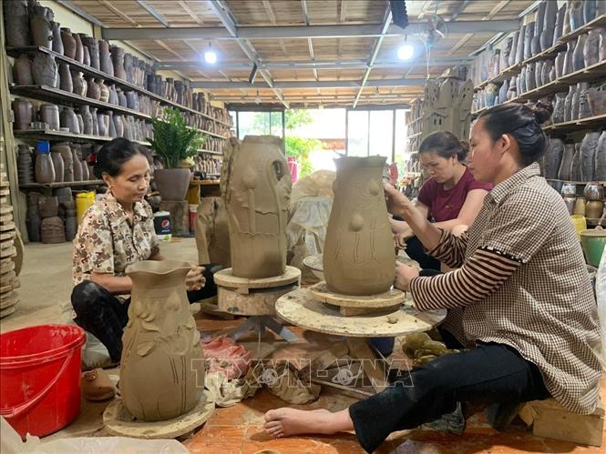 Làng nghề gốm Hương Canh, huyện Bình Xuyên, tỉnh Vĩnh Phúc. Ảnh: TTXVN phát

