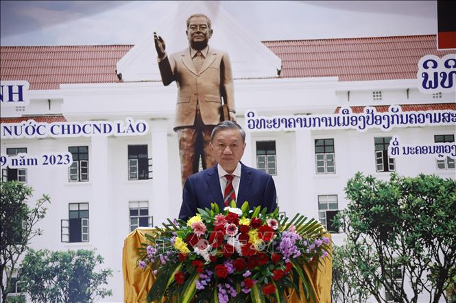 Vietnamese Minister of Public Security To Lam speaks at the handover ceremony. VNA Photo