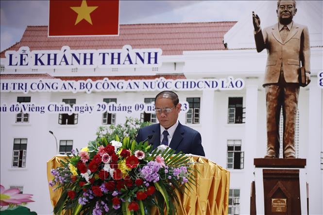 Deputy Prime Minister and Minister of Public Security of Laos Gen. Vilay Lakhamphong speaks at the handover ceremony. VNA Photo