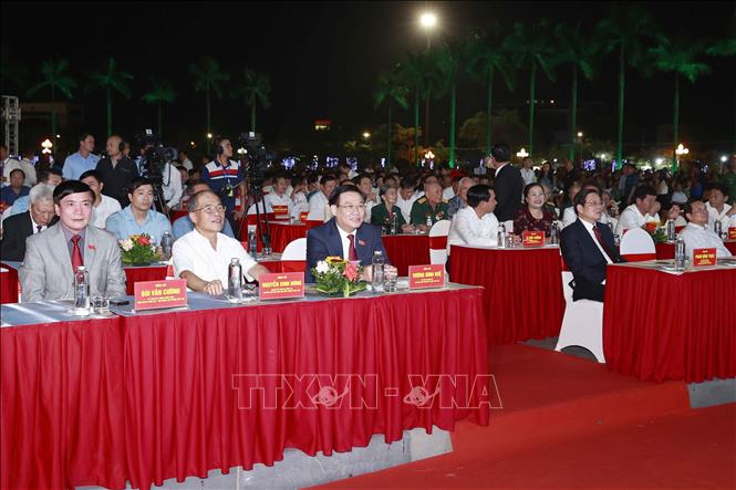 Chủ tịch Quốc hội Vương Đình Huệ và nguyên Chủ tịch Quốc hội Nguyễn Sinh Hùng cùng đại biểu dự Lễ kỷ niệm. Ảnh: Doãn Tấn - TTXVN
