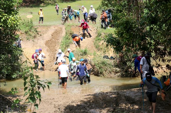 Cung đường trekking Tà Năng - Phan Dũng mạo với nhiều độ khó thu hút đông đảo giới trẻ khám phá. Ảnh: Nguyễn Thanh - TTXVN