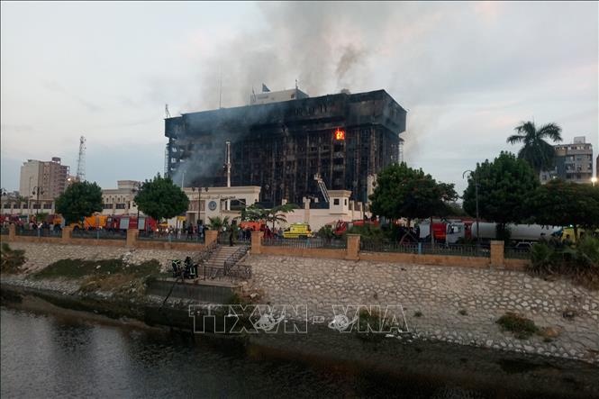 Hiện trường vụ cháy trụ sở cảnh sát ở thành phố Ismailia, Ai Cập ngày 2/10/2023. Ảnh: AFP/TTXVN