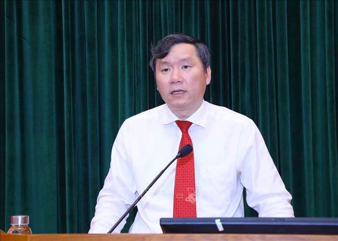 GS,TS Lê Văn Lợi, Phó Giám đốc Học viện Chính trị quốc gia Hồ Chí Minh phát biểu khai mạc và đề dẫn hội thảo. Ảnh: Văn Điệp - TTXVN
