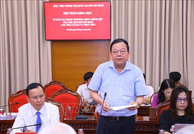 PGS,TS Trần Minh Trưởng, Học viện Chính trị quốc gia Hồ Chí Minh trình bày tham luận tại hội thảo. Ảnh: Văn Điệp - TTXVN