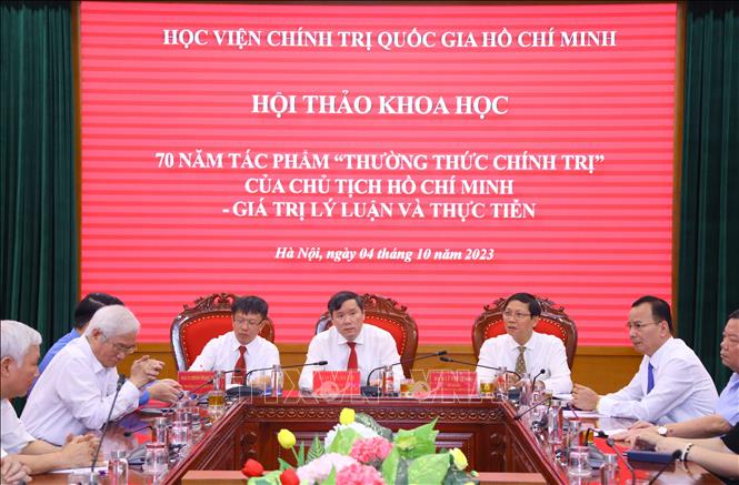 GS,TS Lê Văn Lợi, Phó Giám đốc Học viện Chính trị quốc gia Hồ Chí Minh chủ trì hội thảo. Ảnh: Văn Điệp - TTXVN
