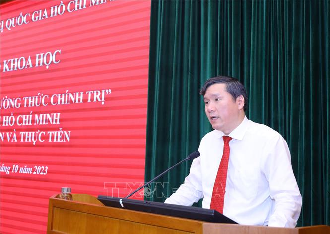 GS,TS Lê Văn Lợi, Phó Giám đốc Học viện Chính trị quốc gia Hồ Chí Minh phát biểu khai mạc và đề dẫn hội thảo. Ảnh: Văn Điệp - TTXVN