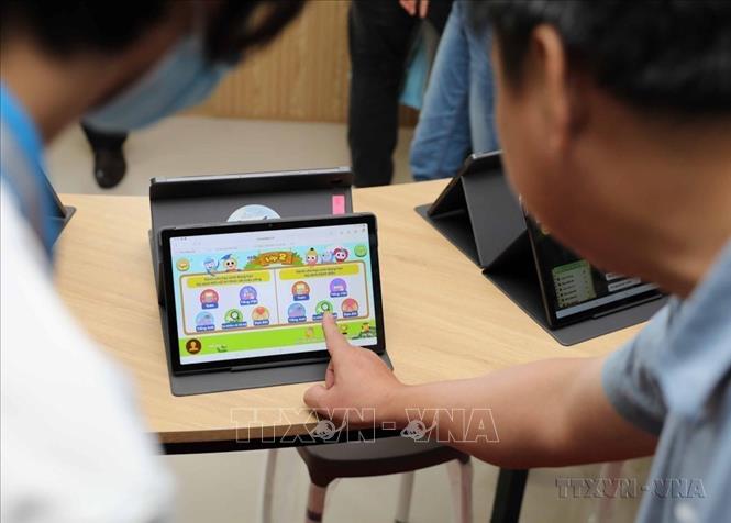 Đại học Sư phạm Hà Nội ra mắt sản phẩm học liệu số “Con sáng tạo”, được thiết kế và xây dựng theo hướng phát triển phẩm chất và năng lực của học sinh, phù hợp với Chương trình Giáo dục phổ thông 2018. Ảnh: Thanh Tùng - TTXVN