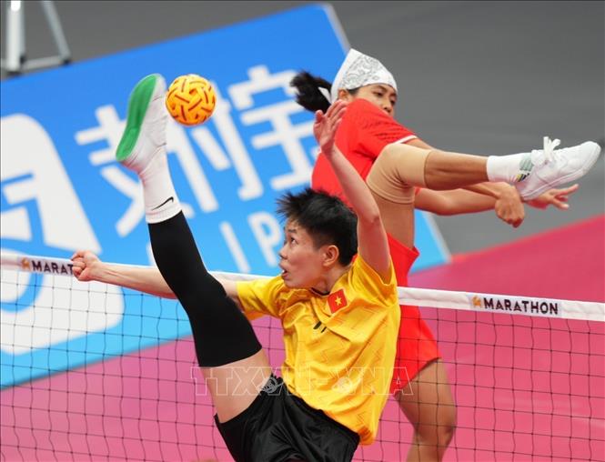 An attack from Vietnamese team during the match. VNA Photo: Hoàng Linh