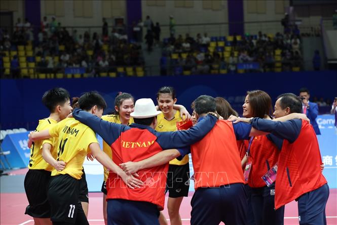 Vietnamese women's sepak takraw team rejoices after winning. VNA Photo: Hoàng Linh
