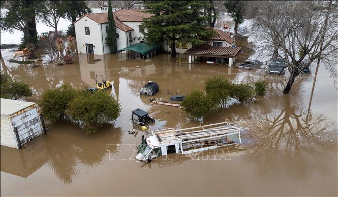 Ngập lụt do mưa lớn tại Gilroy, bang California, Mỹ ngày 9/1/2023. Ảnh: AFP/TTXVN