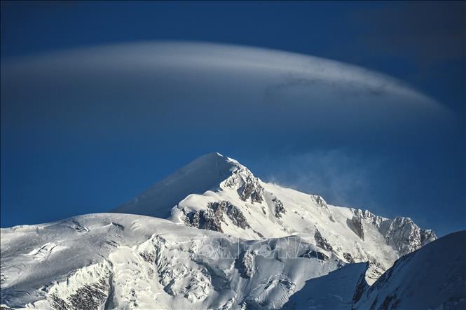 Toàn cảnh ngọn núi Mont-Blanc trên dãy Alps tại Pháp ngày 30/1/2023. Ảnh: AFP/TTXVN