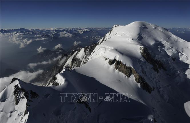 Toàn cảnh ngọn núi Mont-Blanc trên dãy Alps tại Pháp. Ảnh: AFP/TTXVN