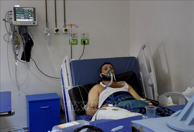 Bộ Quốc phòng Syria cho biết một vụ tấn công bằng thiết bị bay không người lái nhằm vào Học viện quân sự ở tỉnh Homs, miền Trung nước này ngày 5/10/2023 đã khiến ít nhất 100 dân thường và quân nhân thiệt mạng, 125 người bị thương. Ảnh: Người bị thương trong vụ tấn công bằng máy bay không người lái nhằm vào Học viện quân sự Syria được điều trị tại bệnh viện ở Homs, ngày 5/10/2023. Ảnh: THX/TTXVN