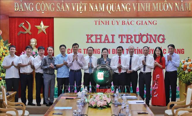 Ra mắt Ban Biên tập Cổng Thông tin điện tử Tỉnh ủy Bắc Giang. Ảnh: Danh Lam -TTXVN